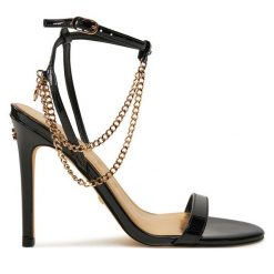 Sandały Guess. Czarne sandały damskie Guess, z aplikacjami, bez obcasa, na szpilce, bez zapięcia. Za 529.99 zł.