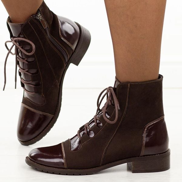 Brązowe skórzane Polskie botki damskie Deoni D086. Brązowe botki damskie Deoni, na jesień, bez wzorów, z jeansu, eleganckie, z okrągłym noskiem, bez obcasa, na płaskiej podeszwie, bez zapięcia. Za 549.00 zł.