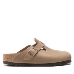 Klapki Birkenstock. Brązowe klapki damskie Birkenstock, bez wzorów, bez obcasa, bez zapięcia. Za 679.99 zł.