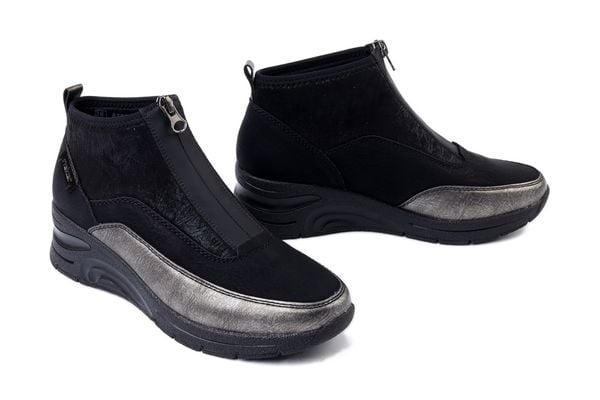 RIEKER N9362-01 black combination, botki damskie. Czarne botki damskie Rieker, bez wzorów, bez obcasa, bez zapięcia. Za 349.90 zł.
