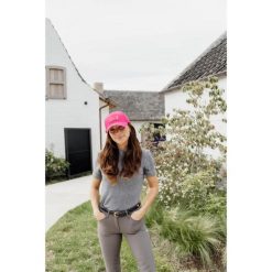 Czapka damska Kentucky Rubber. Czerwone czapki damskie KENTUCKY HORSEWEAR, bez wzorów, eleganckie. Za 230.50 zł.