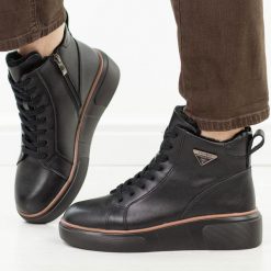 Czarne skórzane botki damskie Filippo Dbt6452/26. Czarne botki damskie Filippo, na jesień, z aplikacjami, z jeansu, eleganckie, z okrągłym noskiem, bez obcasa, na platformie, bez zapięcia. Za 319.00 zł.