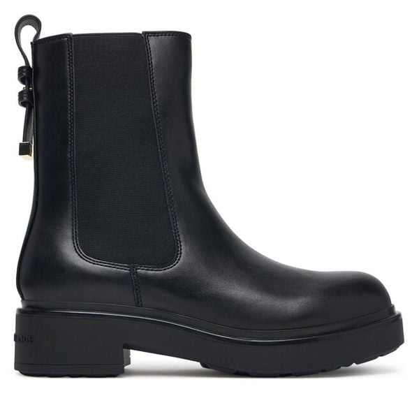 Botki Armani Exchange. Czarne botki damskie Armani Exchange, bez wzorów, bez obcasa, na płaskiej podeszwie, bez zapięcia. Za 1,129.00 zł.