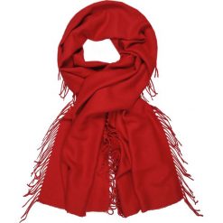 SZALIK Z GRUBSZEJ DZIANINY Z FRĘDZLAMI. Czerwone szaliki damskie TOP SECRET, na lato, bez wzorów, z dzianiny. W wyprzedaży za 24.99 zł.
