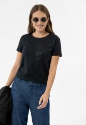 T-shirt z błyszczącą aplikacją T-ASH. Czarne t-shirty damskie Volcano, s, z aplikacjami, z bawełny, eleganckie, z asymetrycznym kołnierzem, bez ramiączek. Za 59.99 zł.