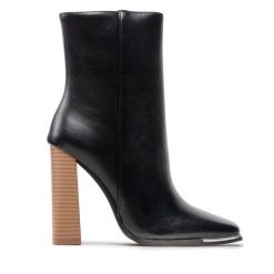 Botki DeeZee. Czarne botki damskie DeeZee, bez wzorów, bez obcasa, na słupku, bez zapięcia. Za 229.99 zł.