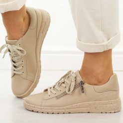 Beżowe skórzane półbuty damskie Potocki 19402. Brązowe półbuty damskie POTOCKI, na jesień, bez wzorów, z jeansu, casualowe, bez obcasa, na płaskiej podeszwie, bez zapięcia. Za 239.00 zł.