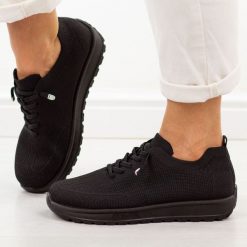 Czarne sportowe buty damskie News 231. Czarne obuwie sportowe damskie NEWS, na lato, bez wzorów, z dresówki, bez zapięcia, trekkingowe. Za 129.00 zł.