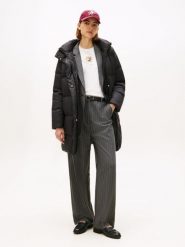 Tommy Hilfiger płaszcz puchowy Kobiety Sztuczne włókno czarny, S. Czarne płaszcze damskie Tommy Hilfiger, s, bez wzorów, z puchu, bez kołnierzyka, bez kaptura. Za 949.95 zł.