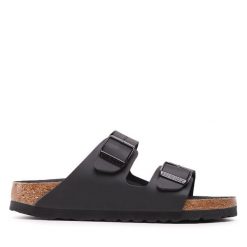 Klapki Birkenstock. Czarne klapki męskie Birkenstock, bez wzorów, bez zapięcia. Za 299.99 zł.