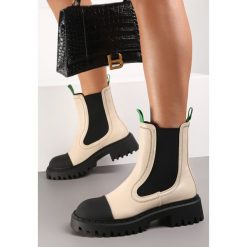 Beżowe Botki Victtorie. Brązowe botki damskie Renee, bez wzorów, z materiału, przed kolano, bez obcasa, na płaskiej podeszwie, bez zapięcia. Za 169.99 zł.