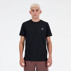 Koszulka męska New Balance MT41222BK – czarna. Czarne koszulki sportowe męskie New Balance, m, bez wzorów, z materiału, bez ramiączek, do biegania. Za 149.99 zł.