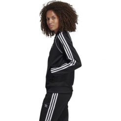 BLUZA DAMSKA ADIDAS SST (34). Żółte bluzy damskie Adidas, bez wzorów, z bawełny, klasyczne, bez ramiączek, bez kaptura. W wyprzedaży za 259.99 zł.