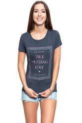 MUSTANG T SHIRT DAMSKI Alexia C Print Blue Nights 1008973 4085. Niebieskie t-shirty damskie Mustang, s, bez wzorów, bez kołnierzyka, bez ramiączek. W wyprzedaży za 39.99 zł.