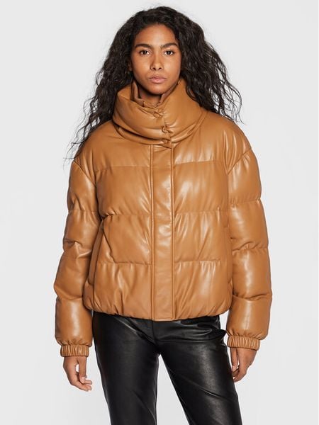 Patrizia Pepe Kurtka z imitacji skóry 2O0022/E005-B746 Brązowy Regular Fit. Brązowe kurtki damskie Patrizia Pepe, bez wzorów, ze skóry, bez kaptura. Za 1,119.00 zł.