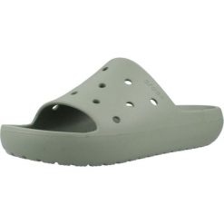Klapki Crocs Model Classic Slide V2 Kolor Zielony. Zielone klapki damskie Crocs, bez wzorów, z gumy, sportowe, bez obcasa, bez zapięcia. Za 197.00 zł.