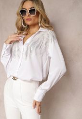 Biała Klasyczna Koszula z Naszywkami Cekinami i Koralikami Sarkia. Białe koszule damskie Renee, m, z aplikacjami, eleganckie, bez kołnierzyka, bez ramiączek. Za 59.99 zł.