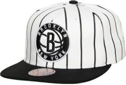 Mitchell & Ness NBA Retro Czapka Brooklyn Nets Biało‑Czarna. Czarne czapki damskie Mitchell & Ness, bez wzorów, z bawełny, eleganckie. Za 171.99 zł.