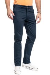 SPODNIE MĘSKIE WRANGLER CHINO IN NAVY W12CW3114 112126258. Niebieskie eleganckie spodnie męskie Wrangler, bez wzorów, z materiału. Za 209.99 zł.