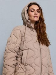 Pikowana kurtka puffer z kapturem i ściągaczami - beżowy. Brązowe kurtki sportowe damskie Sinsay, l, bez wzorów, bez ramiączek, z kapturem. Za 69.99 zł.