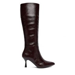 Kozaki JENNY. Czerwone kozaki damskie Jenny, bez wzorów, bez obcasa, na szpilce, bez zapięcia. Za 229.99 zł.