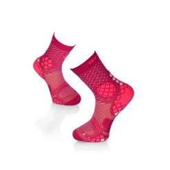 Skarpety kompresyjne do biegania ciemnoróżowe. Czerwone skarpetki damskie TRY TO FLY, bez wzorów. W wyprzedaży za 67.26 zł.