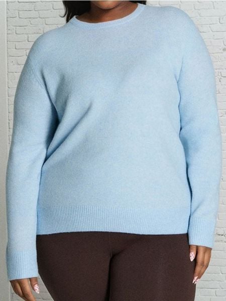 Sweter basic z domieszką wełny - niebieski. Niebieskie swetry nierozpinane damskie Sinsay, xl, bez wzorów, z wełny, bez kołnierzyka, bez ramiączek. Za 49.99 zł.
