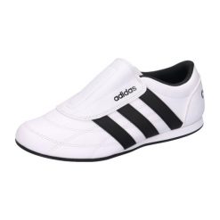 Kobiece trampki adidas Tekwen. Czarne trampki i tenisówki damskie Adidas, bez wzorów, z gumy, bez zapięcia. Za 308.50 zł.