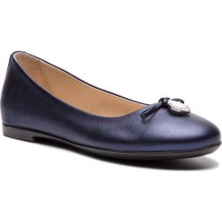 Baleriny EMPORIO ARMANI - XXD001 XON04 00285 D Blue Navy. Niebieskie balerinki damskie Emporio Armani, bez wzorów, z materiału, klasyczne, bez obcasa, bez zapięcia. W wyprzedaży za 559.00 zł.