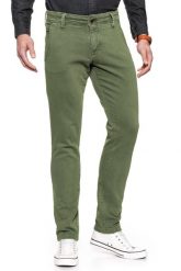 MUSTANG SPODNIE MĘSKIE 5P CHINO DUSKY GREEN 1006701 6287. Zielone eleganckie spodnie męskie Mustang, z aplikacjami, z materiału. W wyprzedaży za 99.99 zł.
