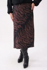Elegancka spódnica Tigra w odcieniach brązu PLUS SIZE XXL OVERSIZE. Spódnice damskie Moda Size Plus Iwanek, na co dzień, plus size, bez wzorów, z elastanu, eleganckie, plus size, midi, dopasowane. W wyprzedaży za 149.90 zł.