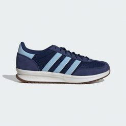 Buty Run 70s 2.0. Białe buty zimowe męskie Adidas, bez wzorów, ze skóry, bez obcasa, bez zapięcia. W wyprzedaży za 209.30 zł.