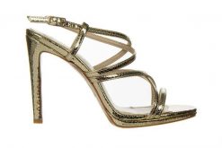 Sandały Bayla-187 589-1127 Gold 187130, Złoty, Skóra ekologiczna - 36. Żółte sandały damskie Bayla, bez wzorów, z lakierowanej skóry, bez obcasa, na platformie, bez zapięcia. W wyprzedaży za 152.10 zł.