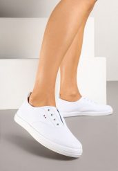 Białe Wsuwane Tenisówki w Casualowym Stylu Sepessa. Białe trampki i tenisówki damskie Renee, bez wzorów, z jeansu, bez zapięcia. Za 39.99 zł.