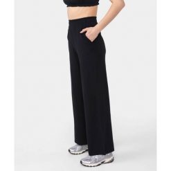 Spodnie wiskozowe Carpatree Cozy Leisure czarne. Czarne spodnie dresowe damskie Carpatree, bez wzorów, z dzianiny, sportowe, długie. W wyprzedaży za 199.99 zł.