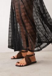 Brązowe Płaskie Sandały VICES z Imitacji Zamszu z Paskiem na Duży Palec Zepae. Brązowe sandały damskie Born2be, bez wzorów, bez obcasa, na płaskiej podeszwie, bez zapięcia. Za 79.99 zł.