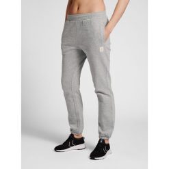 Damskie spodnie dresowe Hummel GG 12. Szare spodnie dresowe damskie Hummel, bez wzorów, z dresówki, sportowe, do biegania. W wyprzedaży za 149.50 zł.