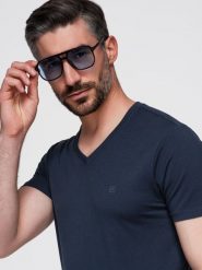 Sygnowany t-shirt męski V-neck z elastanem – granatowy V2 - Rozmiar: L. Niebieskie t-shirty męskie Ombre Clothing, l, bez wzorów, z bawełny, bez kołnierzyka, bez ramiączek. W wyprzedaży za 52.50 zł.