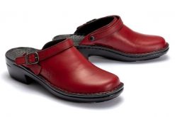 JOSEF SEIBEL 95920 23 380 Betsy hibiscus, klapki damskie. Czerwone klapki damskie Josef Seibel, bez wzorów, ze skóry, bez obcasa, bez zapięcia. Za 269.91 zł.