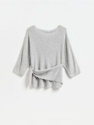 Sweter z wiązaną chustą - jasnoszary. Szare swetry nierozpinane damskie Reserved, l, bez wzorów, z dzianiny, bez kołnierzyka, bez ramiączek. Za 129.99 zł.