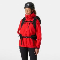 Damska kurtka turystyczna Helly Hansen Odin 9 Worlds 3.0. Czerwone kurtki sportowe damskie Helly Hansen, bez wzorów, bez ramiączek, bez kaptura, trekkingowe. W wyprzedaży za 1,964.25 zł.