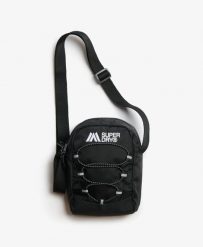 Superdry Outdoor Crossbody Bag – Mała, wytrzymała torba na ramię – Black. Czarne torby na ramię męskie Superdry, z nylonu, na ramię, małe. Za 150.95 zł.