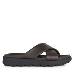 Klapki Geox. Brązowe klapki męskie Geox, bez wzorów, bez zapięcia. Za 249.99 zł.