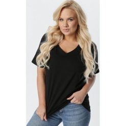 Czarny T-shirt Genilin. Czarne t-shirty damskie Born2be, xl, bez wzorów, z dzianiny, klasyczne, bez kołnierzyka, bez ramiączek. Za 29.99 zł.