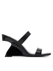 KARL LAGERFELD Klapki KL34611 Czarny. Czarne klapki damskie KARL LAGERFELD, bez wzorów, ze skóry, bez obcasa, bez zapięcia. Za 799.99 zł.