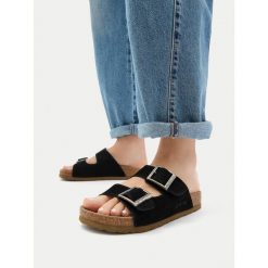Klapki G-Star. Czarne klapki damskie G-Star, bez wzorów, retro, bez obcasa, bez zapięcia. Za 179.99 zł.