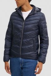 GUESS Granatowa męska kurtka z kapturem Super Light Puffa Jacket. Niebieskie kurtki męskie Guess, l, z aplikacjami, eleganckie, z kapturem. W wyprzedaży za 439.99 zł.