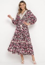 Fuksjowa Sukienka Maxi z Gumką w Pasie i Falbankami oraz Ażurową Tasiemką Juliene. Czerwone sukienki damskie Born2be, na imprezę, l, w ażurowe wzory, bez kołnierzyka, bez ramiączek, maxi. Za 129.99 zł.