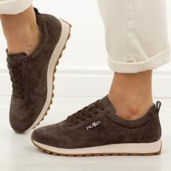 D. Brązowe skórzane półbuty damskie Filippo Dp7557/26. Brązowe półbuty damskie Filippo, na jesień, bez wzorów, z jeansu, casualowe, z okrągłym noskiem, bez obcasa, na płaskiej podeszwie, bez zapięcia. Za 239.00 zł.