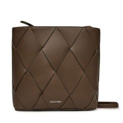 Torebka Calvin Klein. Brązowe listonoszki damskie Calvin Klein, bez wzorów, bez dodatków. Za 649.99 zł.